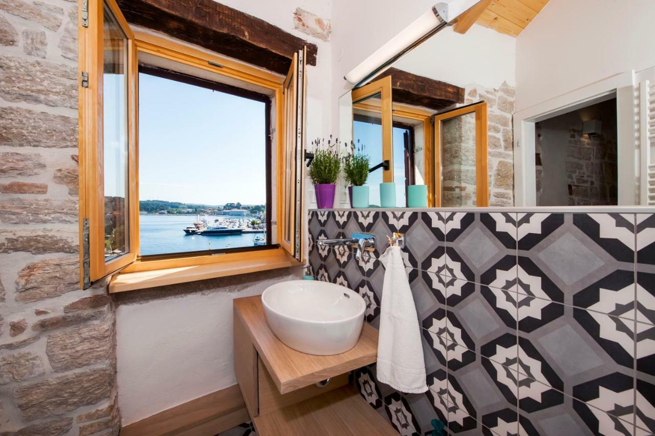 Apartment First Row To The Sea
