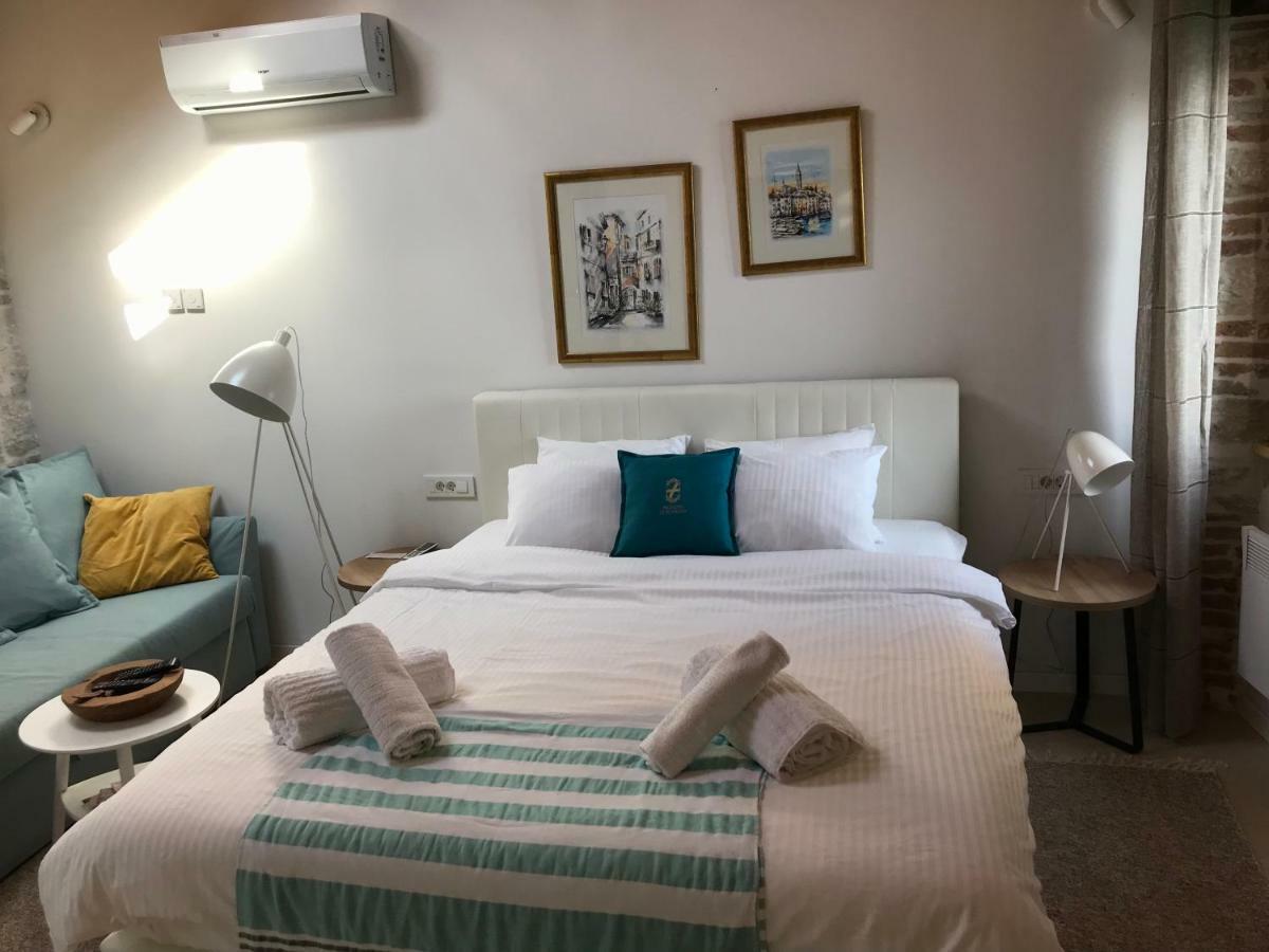 Apartment First Row To The Sea *